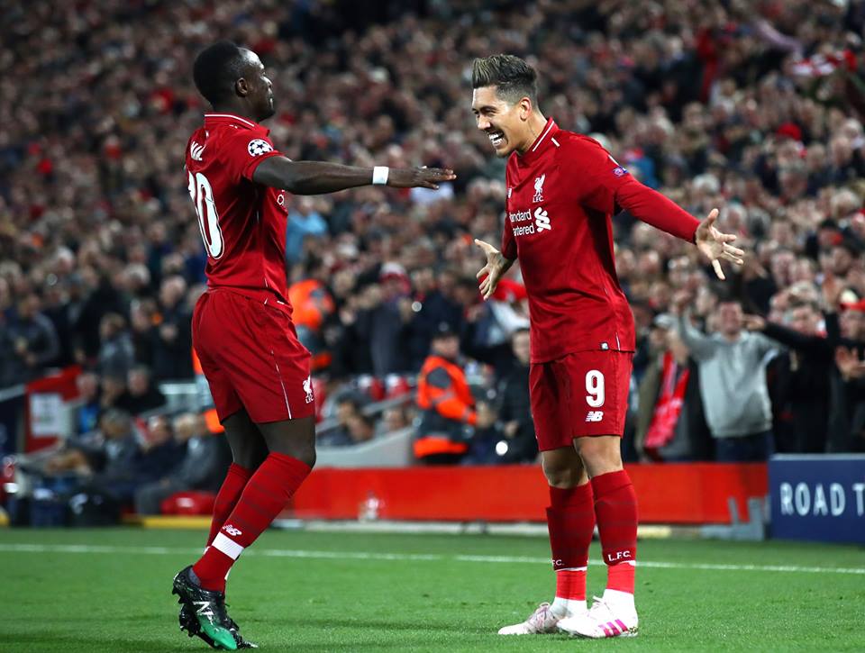 Sadio Mané embrassant Firmino