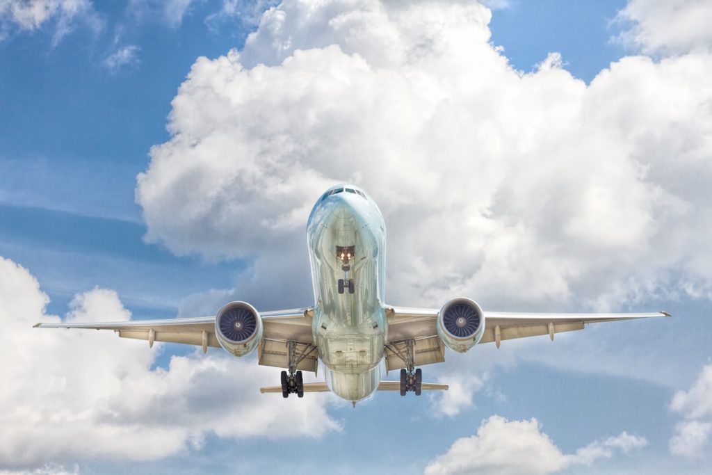 Un avion vu de la terre