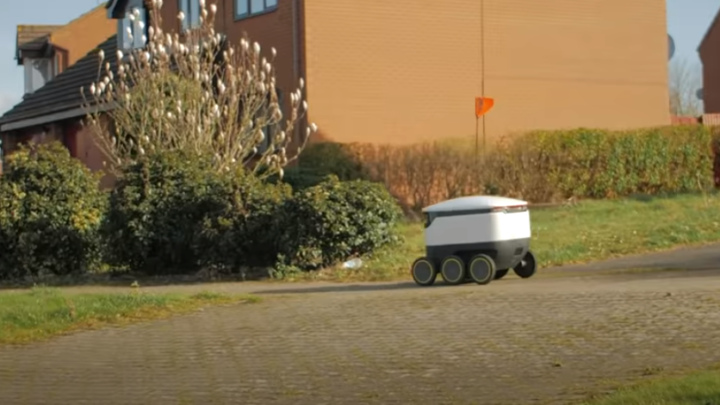 Au Royaume-Uni, des robots livrent de la nourriture à la population confinée