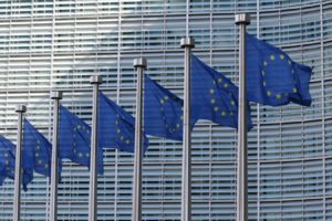 Drapeaux de l'UE au bâtiment Berlaymont de la Commission européenne à Bruxelles (Belgique).