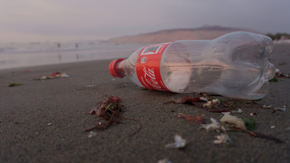 Coca-Cola, à nouveau premier grand pollueur plastique mondial