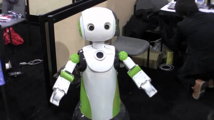 Robovie : un robot contrôlant le port du masque au Japon