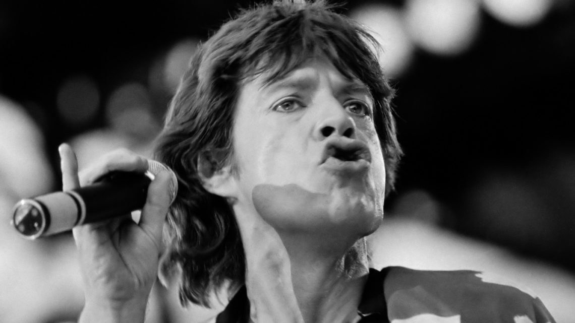 Imitation parfaite de Mick Jagger du robot Spot à travers une chorégraphie
