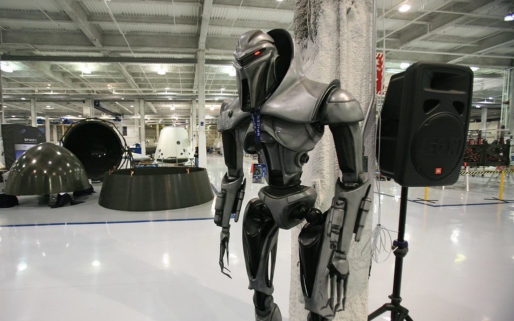 Pour Elon Musk, dans 30 ans, chaque foyer possèdera son robot humanoïde