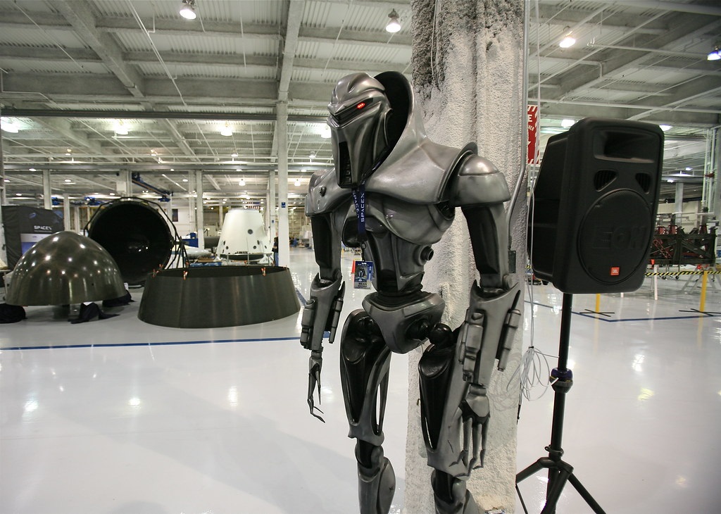 elon musk foyer robot humanoide
